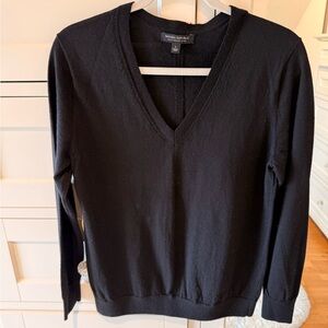 EUC Banana Republic Sz Large Black V-Neck Lightweight Sweater